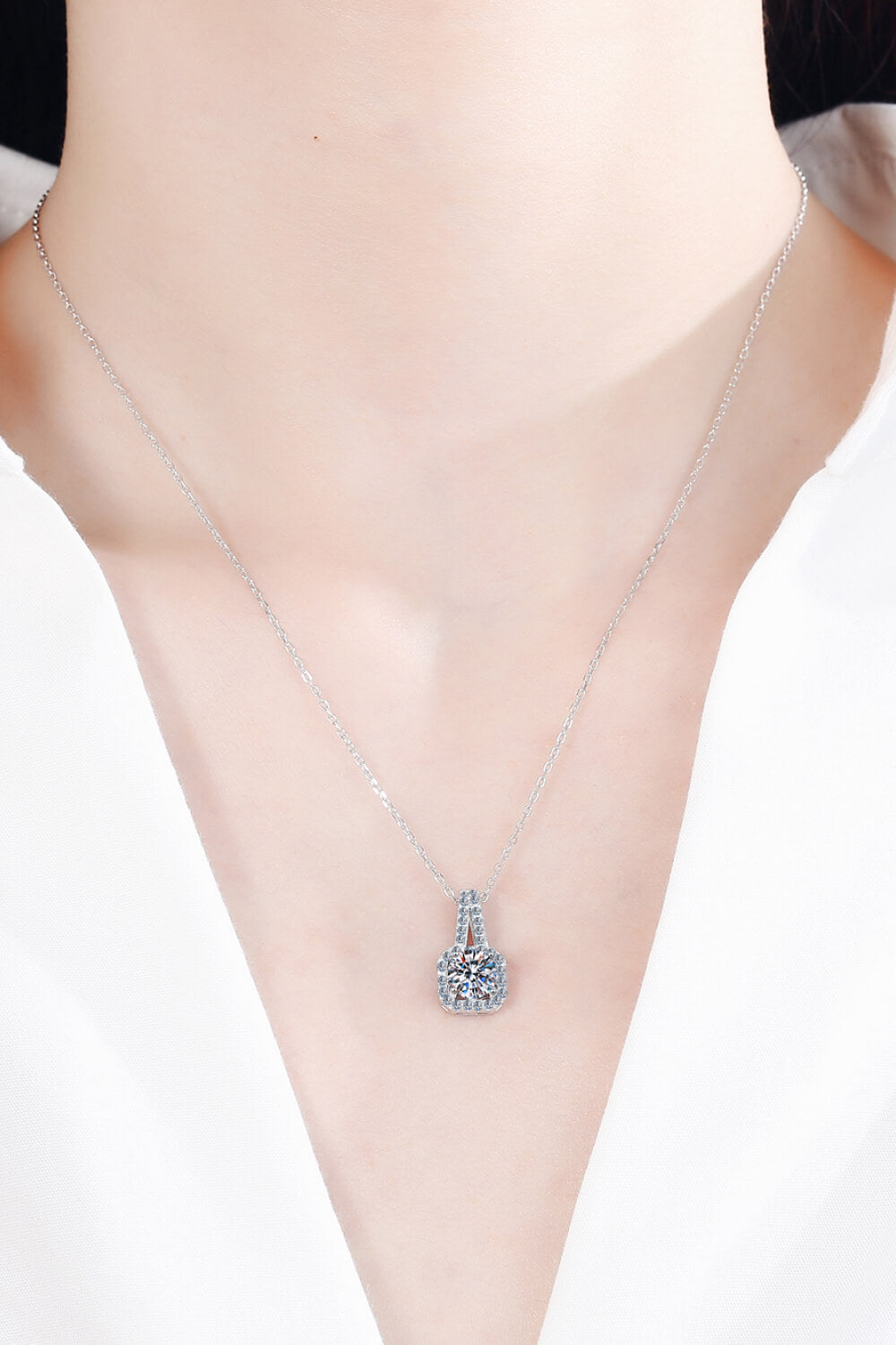 Look Amazing 2 Carat Moissanite Pendant Necklace